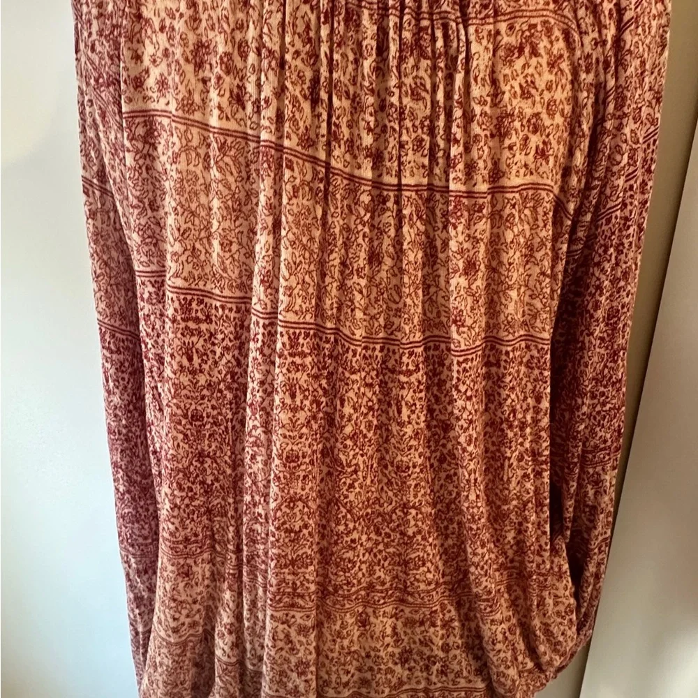 FREE PEOPLE Medium EUC Boho Peasant Top Blouse mini paisley cranberry print